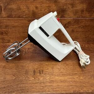 GENERAL ELECTRIC Vintage 3 Speed Hand Mixer